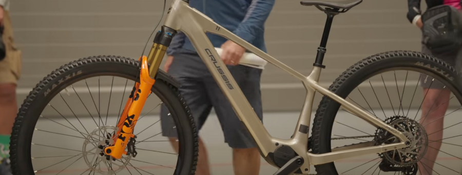 0481951_Nová-elektrokola-Crussis-2026-Flystork-1536x583_900